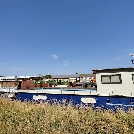 Captain's Cabin: Cosy Flat On A House Boat Strasburgo