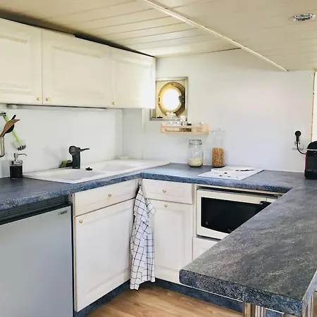 Captain's Cabin: Cosy Flat On A House Boat Bateau-hôtel